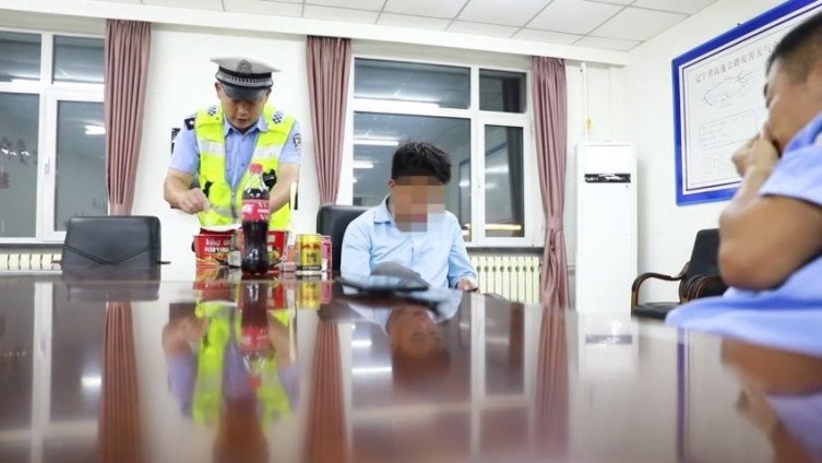【嚯!天津14岁男孩无证驾车700公里!】天津一女子自家汽车,大中午的在天津“丢了”?车钥